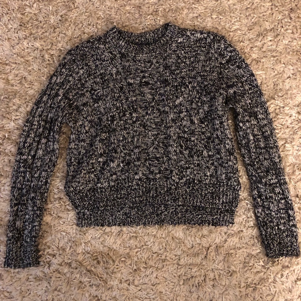 Terranova Sz M black & white sweater.